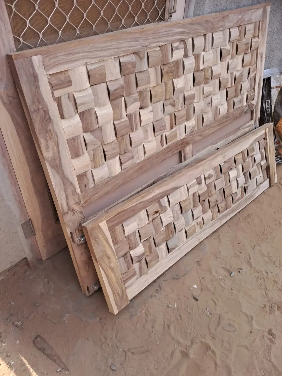 Vivere Zen Sheesham wood bed - Image 3