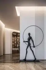 Satana Modern Black Man Floor Lamp - Image 8