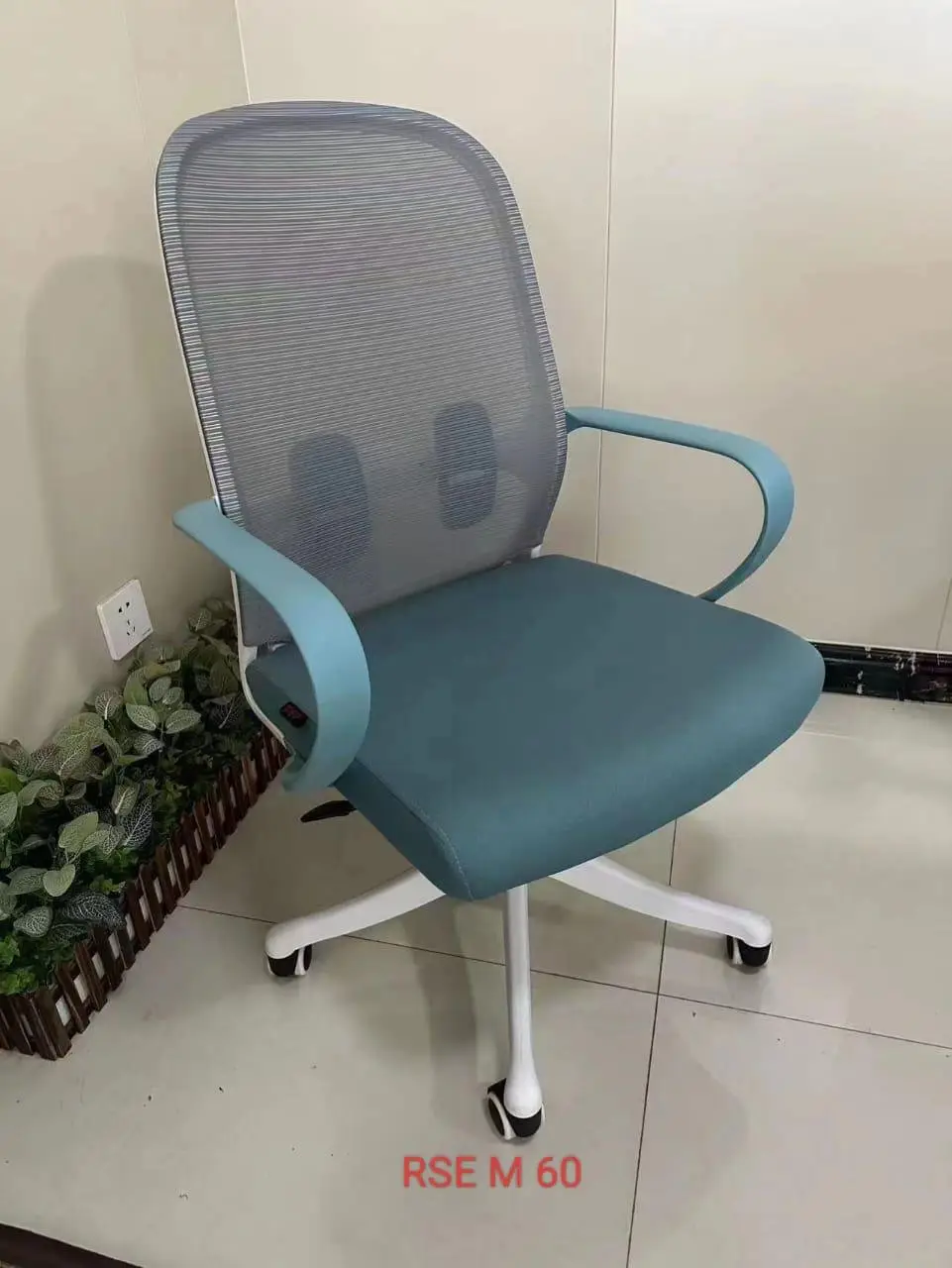 High Back Office Chair Executive Chair in Blue Color - Image 4