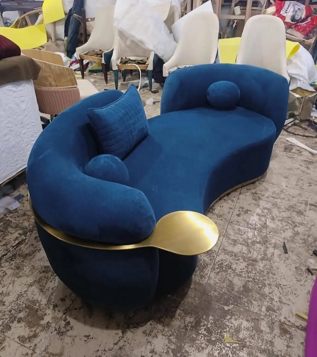 Lobby Hotel Curve Scandinavian Sofa Curved Minimalistic Couch With Steel Armrest in Gold PVD Finish - Image 7