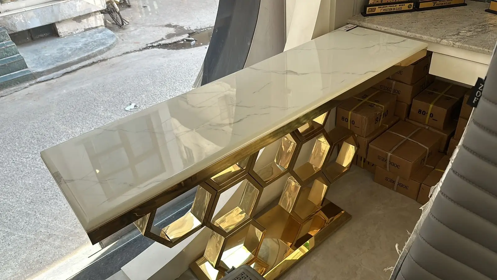 2025/05/1000155540.jpg Honeycomb Gold Stainless Steel and Console Table - Contemporary Elegance for Modern Homes - Image 1