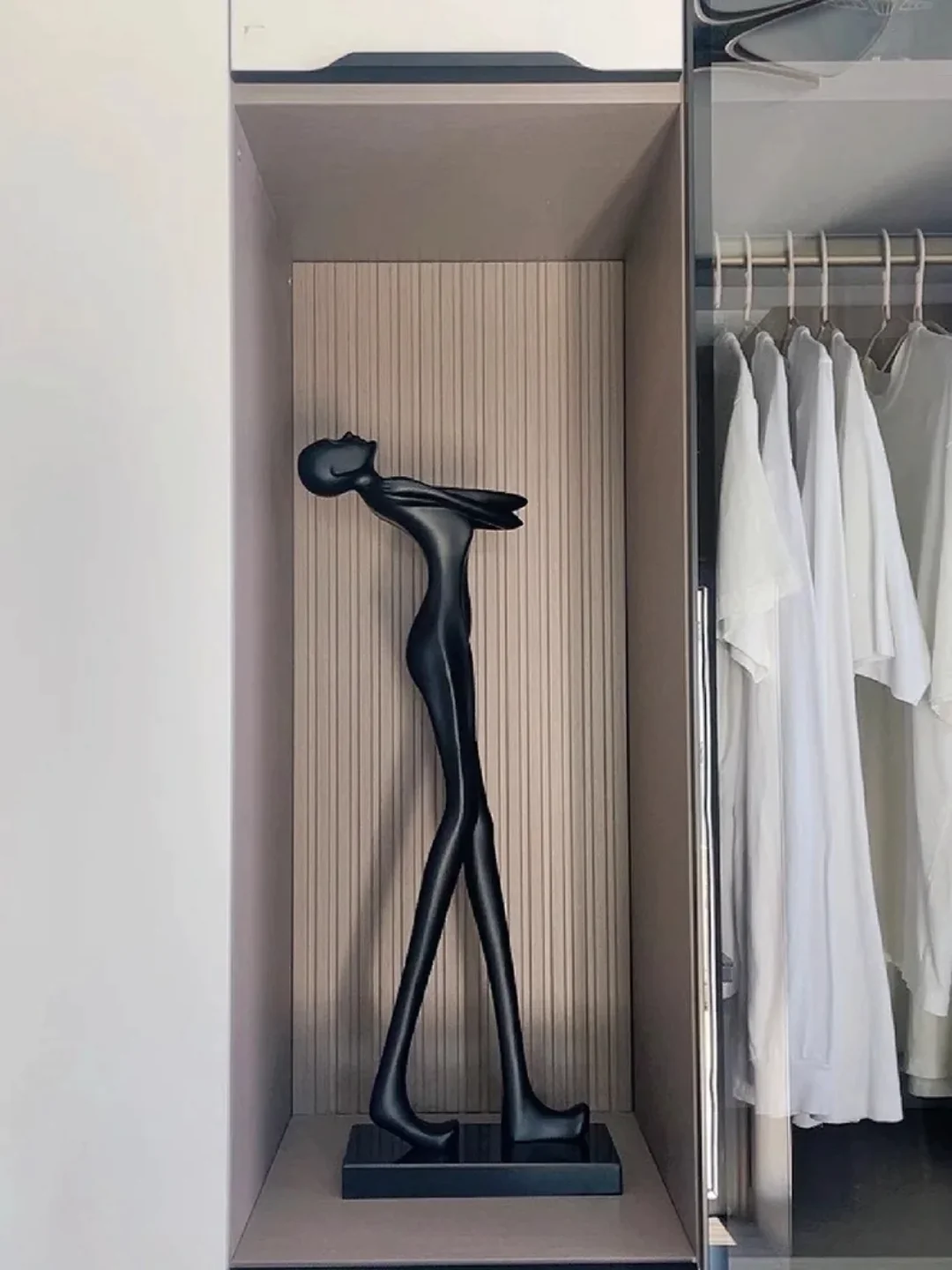 Yushi Modern Hotel Lobby humanoid Art Nordic Human Statue floor lamp - Image 6